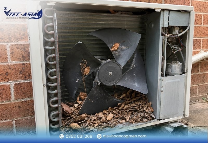 Vật thể lạ rơi và kẹt vào bên trong cục nóng